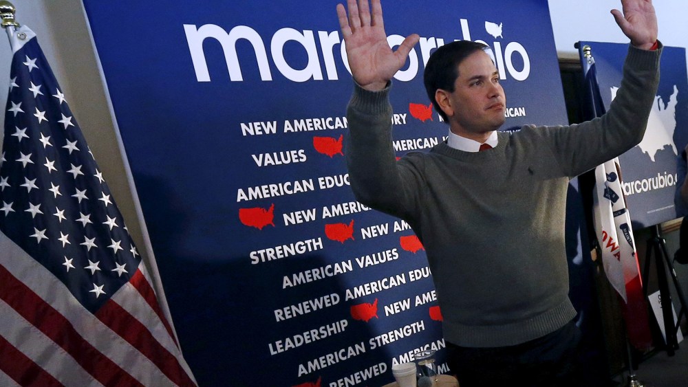 U.S. Republican presidential candidate Marco Rubio waves to the audience at a campaign event in Waverly, Ia., Jan. 18, 2016. (Photo by Jim Young/Reuters)