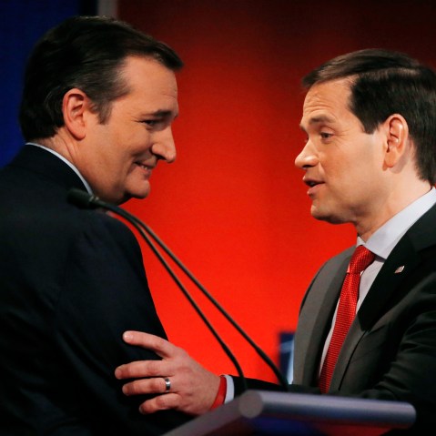 Republican presidential candidates and Senators Ted Cruz and Marco Rubio shake hands at the end of the debate held by Fox News in Des Moines, Iowa, Jan. 28, 2015. (Photo by Carlos Barria/Reuters)