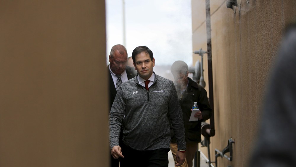 U.S. Republican presidential candidate Senator Marco Rubio walks behind a hotel as he arrives for a campaign rally in Council Bluffs, Ia., Jan. 30, 2016. (Photo by Scott Morgan/Reuters)