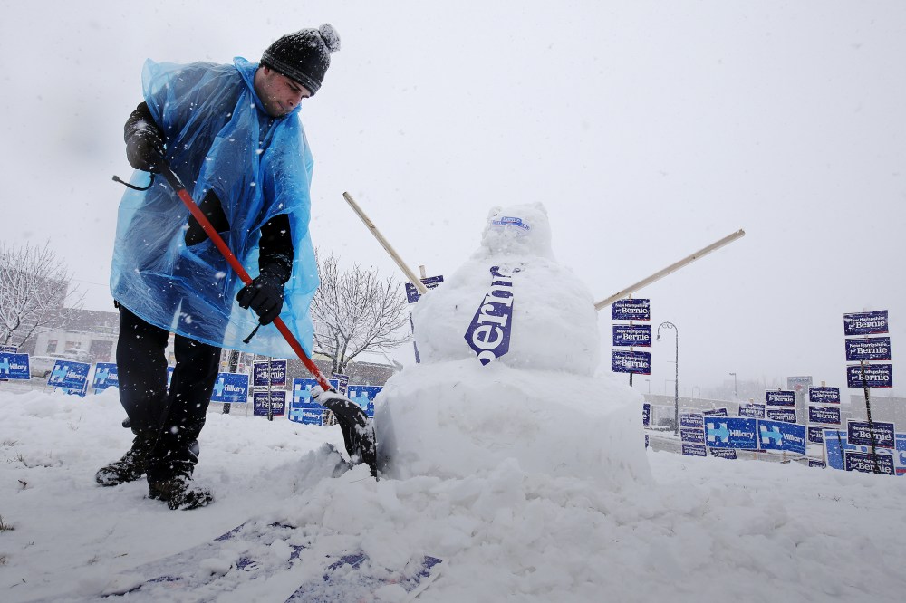 A worker builds a snow man of Democratic presidential candidate Bernie Sanders during a snow storm in Manchester, N.H., Feb. 5, 2016. (Photo by Carlo Allegri/Reuters)