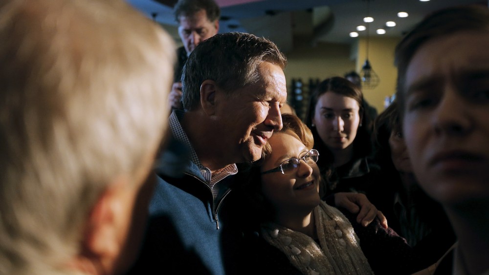 John Kasich poses for a picture with a supporter during a campaign event in Mount Pleasant, S.C., Feb. 10, 2016. (Photo by Chris Keane/Reuters)