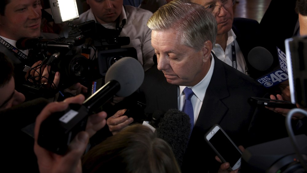Senator Lindsey Graham is surrounded by reporters outside a Republican presidential candidates debate in Greenville, S.C., Feb. 13, 2016. (Photo by Jonathan Ernst/Reuters)