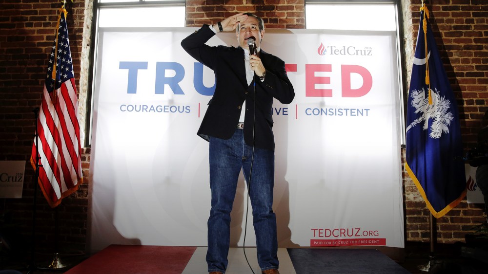 Republican presidential candidate Senator Ted Cruz (R-TX) salutes at a campaign event in Camden, S.C., Feb. 15, 2016. (Photo by Joshua Roberts/Reuters)