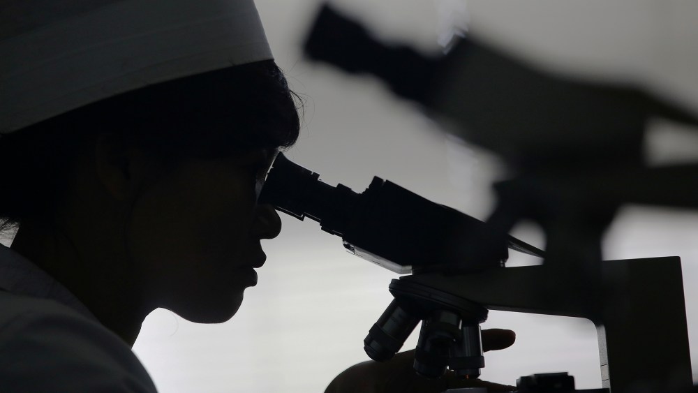 A doctor uses a microscope on May 7, 2016. (Photo by Damir Sagolj/Reuters)