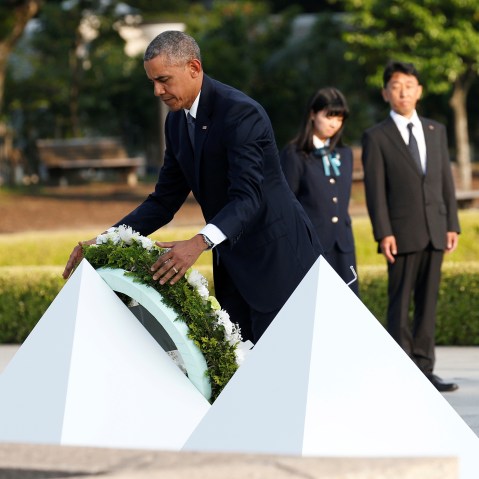 U.S. President Barack Obama lays a wreath at a cenotaph at Hiroshima Peace Memorial Park in Hiroshima, Japan May 27, 2016. (Photo by Toru Hanai/Reuters)