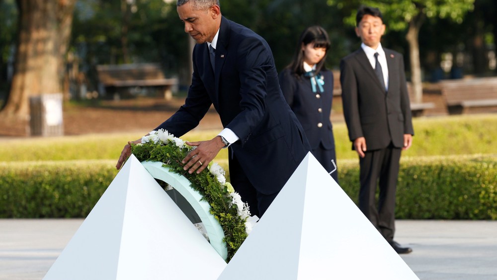 U.S. President Barack Obama lays a wreath at a cenotaph at Hiroshima Peace Memorial Park in Hiroshima, Japan May 27, 2016. (Photo by Toru Hanai/Reuters)