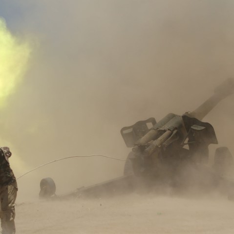 An Iraqi Shi'ite fighter fires artillery during clashes with Islamic State militants near Falluja, Iraq, May 29, 2016. (Photo by Alaa Al-Marjani/Reuters)