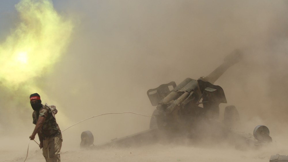 An Iraqi Shi'ite fighter fires artillery during clashes with Islamic State militants near Falluja, Iraq, May 29, 2016. (Photo by Alaa Al-Marjani/Reuters)