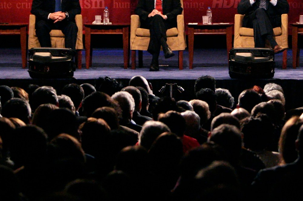 Democratic presidential candidates attend the Iowa Brown and Black Presidential Forum in Des Moines, Dec. 1, 2007. (Photo by Carlos Barria/Reuters)