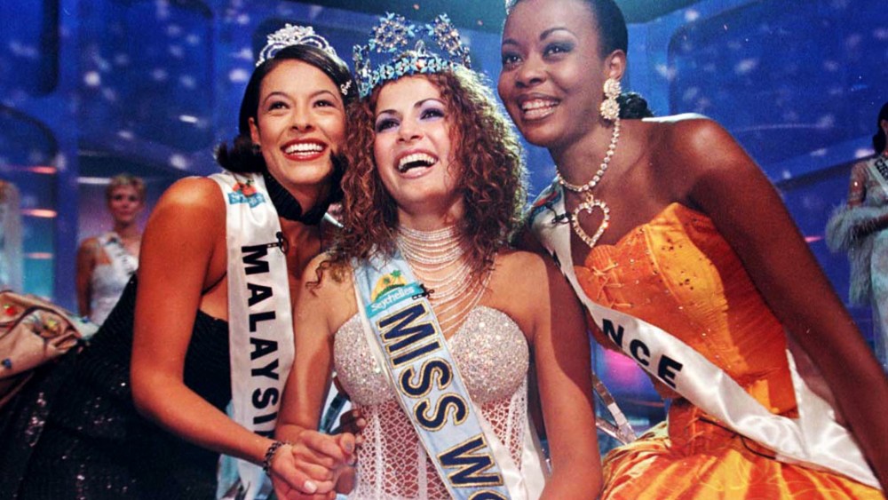 Miss Israel, Linor Abargil, smiles after winning the title of Miss World, Nov. 26, 1998.