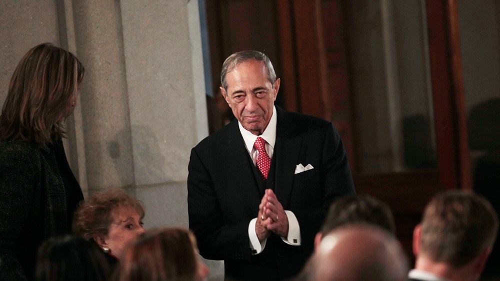Former New York Governor Mario Cuomo reacts to applause at a swearing-in ceremony for his son, New York Governor Andrew Cuomo, at the Capitol in Albany, N.Y. on Jan. 1, 2011. (Nathaniel Brooks/Pool/Reuters)