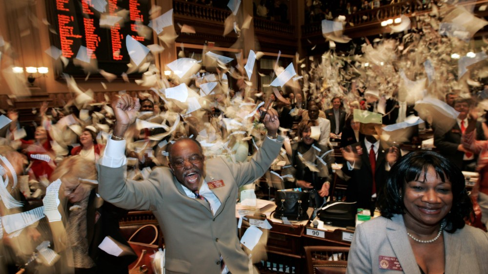 State house lawmakers marking the sine die adjournment for the general assembly of Georgia as the legislative session comes to an end Friday, April 3, 2009, in Atlanta. (AP Photo/John Amis)