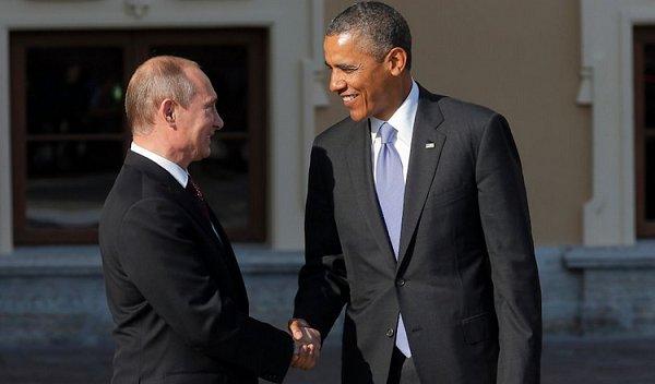 Right continues to draw hearts on Putin pictures