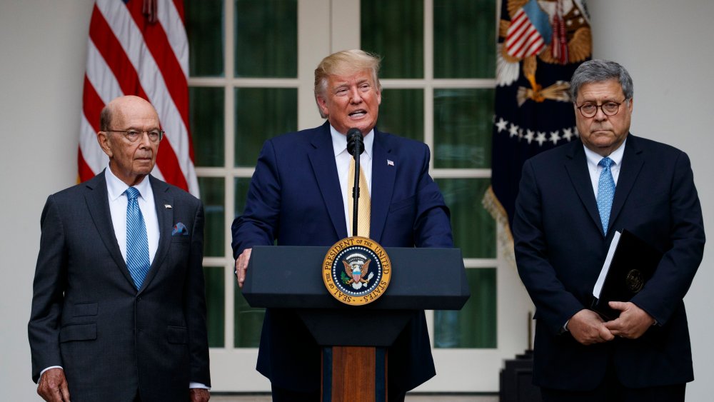 Image: Donald Trump, William Barr, Wilbur Ross