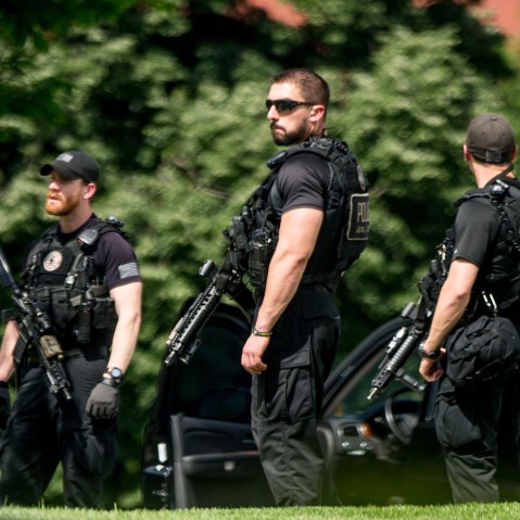 Secret Service agents stands on the North Lawn of the White House in Washington on May 20, 2016, after the White House was placed on security alert after shooting on street outside. (Photo by Andrew Harnik/AP)