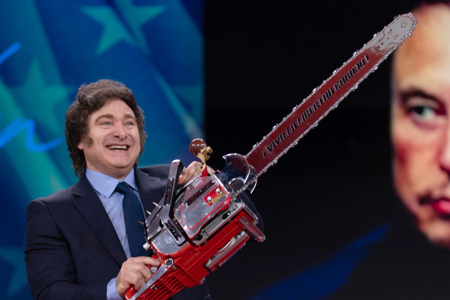 Javier Milei holding a chainsaw 