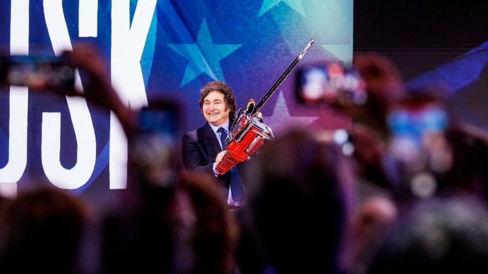 Javier Milei holding a chainsaw.