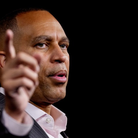 Hakeem Jeffries wags his finger.
