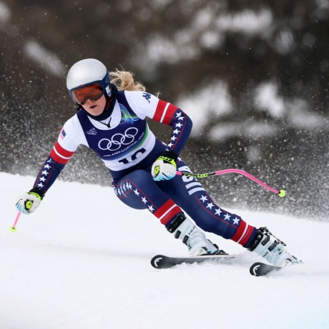 Lindsey Vonn skis.