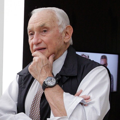 Les Wexner in 2014 with his hand on his chin.